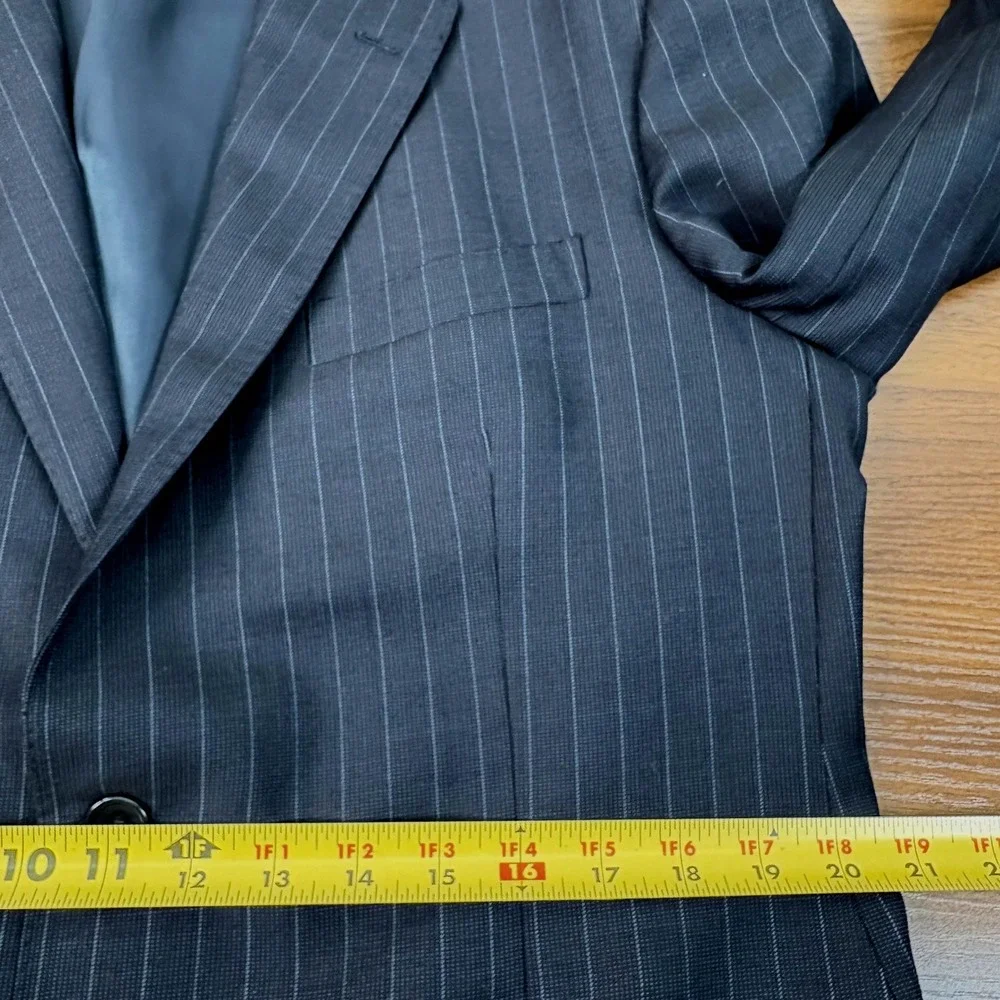 Barneys New York Navy Pinstripe Suit Reda Super 100s Wool Italy 44L 34x32 Luxury